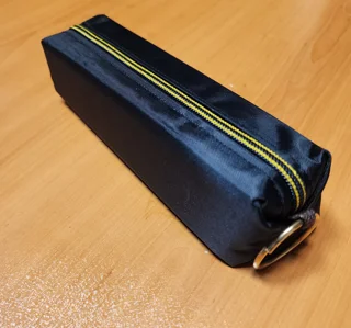 جامدادی باریک تک زیپ مکعبی طرح ساده